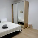 Lägenhet Deluxe One Bedroom Near *