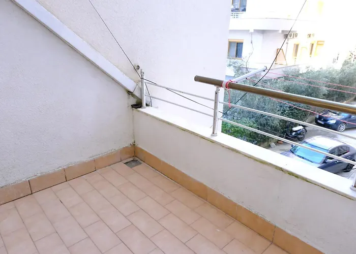 Deluxe One Bedroom Near *