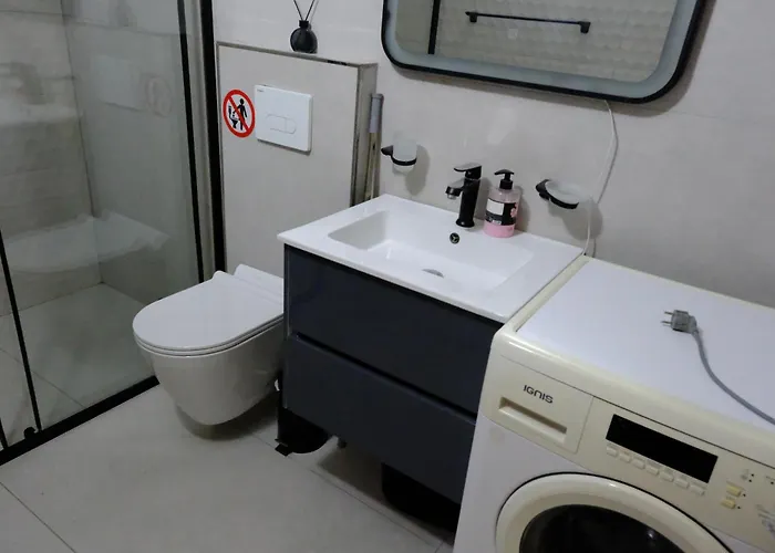 Deluxe One Bedroom Near * Durrës
