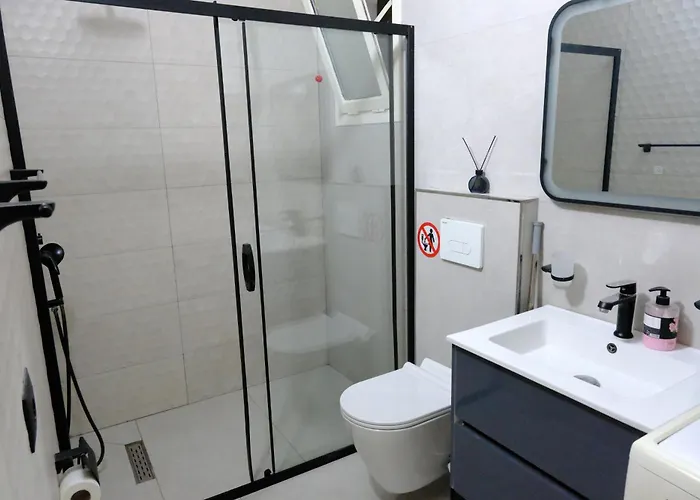 Deluxe One Bedroom Near Apartament *