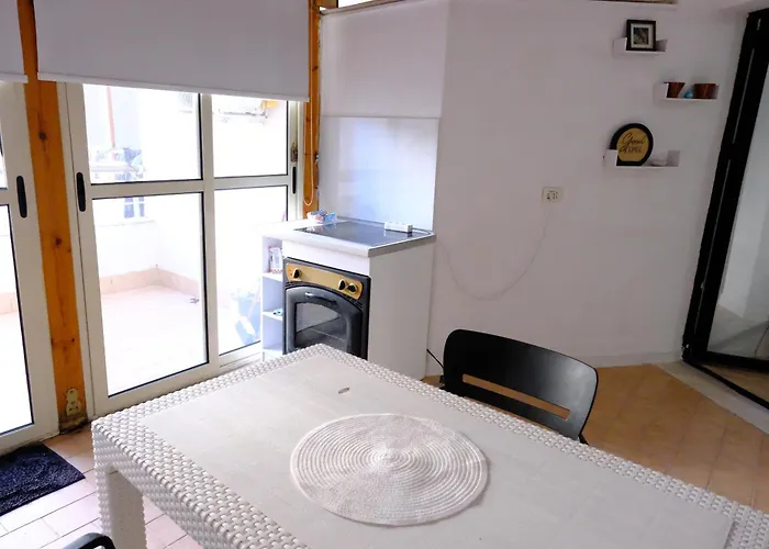 Deluxe One Bedroom Near Apartament *